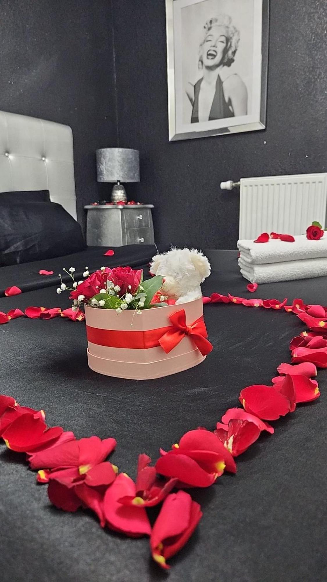 Suite Jacuzzi "Spa Privatif " Appartement Jacuzzi Тулуза Екстериор снимка